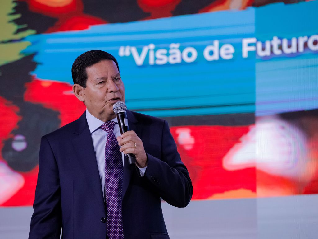 Hamilton Mourão diz que cobrança seria uma forma de compensação que ajudaria o Estado a ampliar investimentos em Educação